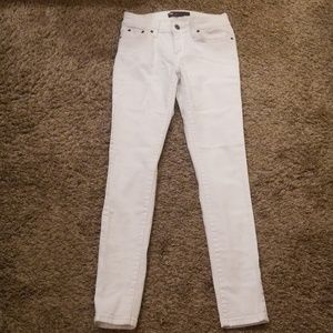 Levi white jeggings Size 26